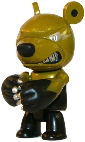 Lightning Knucklebear figure by Touma, produced by Toy2R. Front view.