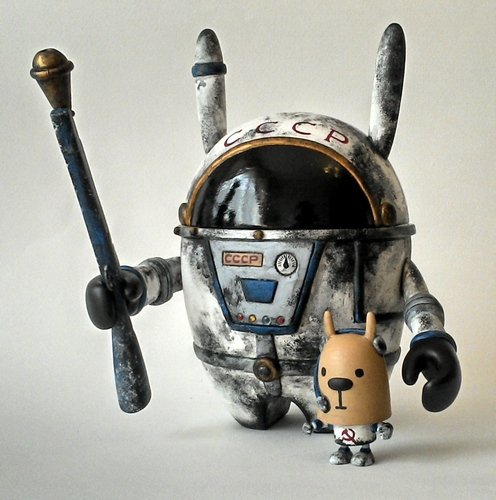 Brave Space Explorer figure by Captain Hh, produced by Toy2R. Front view.