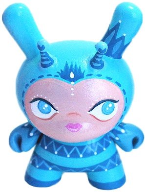 Ice Blue Hunny Bumbler figure by Lunabee. Front view.