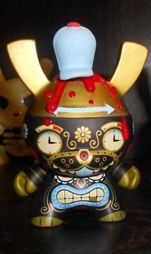 Dunny 2011 - Wingnut - Custom figure by Shawn Wigs, produced by Wigalisious. Front view.