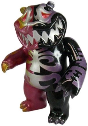 Mad Panda - Half & Half figure by Hariken, produced by Tttoy. Front view.