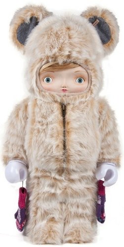 Dont Forget Your Mittens - 1000%  figure by A Little Stranger. Front view.
