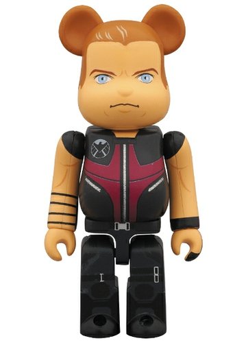 Hawkeye Be@rbrick 100% figure by Marvel, produced by Medicom Toy. Front view.