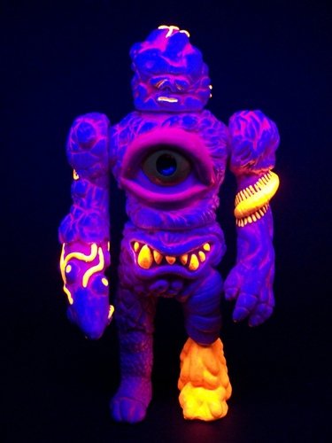 The Deathlight Chimeron figure by Acolorfulmonster. Front view.