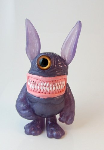 Purple Pearl Meatster Bunny  figure by Motorbot, produced by Deadbear Studios. Front view.