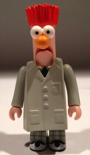 Beaker figure by Jim Henson, produced by Medicom Toy. Front view.