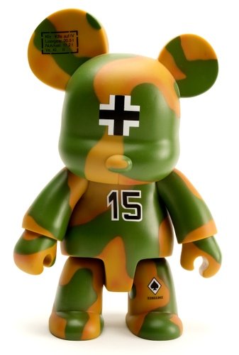 Fritz 8 SDCC figure by Frank Kozik, produced by Toy2R. Front view.