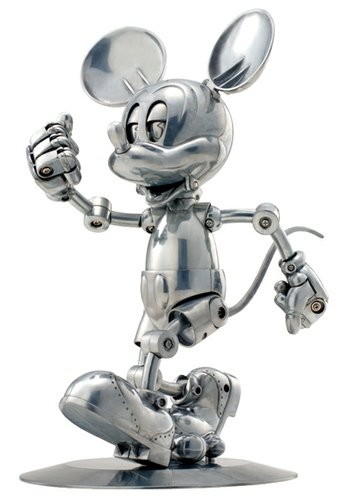 Future Mickey - Retro figure by Hejima Sorayama, produced by Takaratomy. Front view.