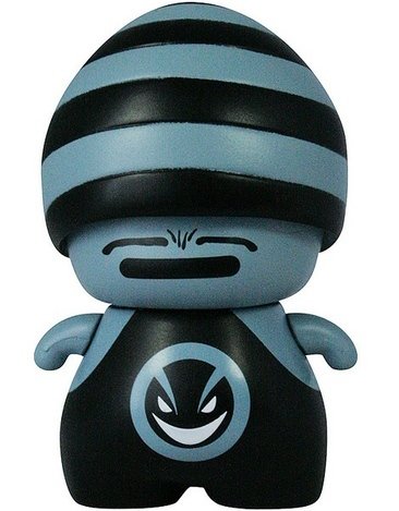 Cannonball  figure by Patricio Oliver (Po!), produced by Red Magic. Front view.