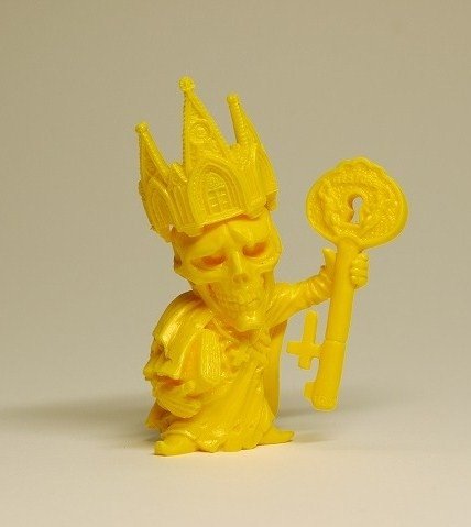 Kingdom Mind - Yellow figure by Junnosuke Abe, produced by Restore. Front view.