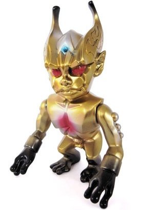 Mirock Evil - Gold figure by Realxhead X Mirock Toys, produced by Realxhead. Front view.