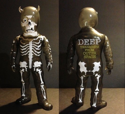 DEEP: Teenagers From Outer Space Skullman figure by Balzac, produced by Evilegend 13. Front view.