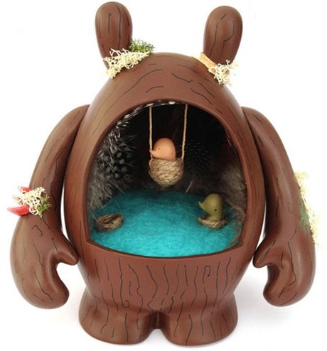 Morrow Treehouse figure by Taylored Curiosities (Penny Taylor). Front view.