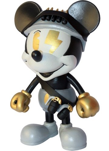The House of Mouse figure by Abe Viljoen (The Given). Front view.