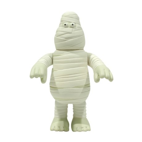 Mumbo figure by James Jarvis, produced by Amos Toys. Front view.