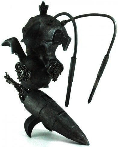 Necrosian Mantis Ray  figure by Voltaire. Front view.