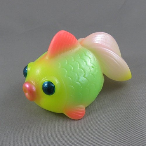 Mini Goldfish GID figure by Grumble Toy Hp, produced by Yamomark. Front view.
