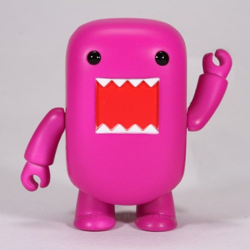 Purple Blacklight Domo Qee figure by Dark Horse Comics, produced by Toy2R. Front view.