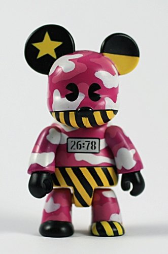 Bomb Bear figure by Tristan Eaton, produced by Toy2R. Front view.