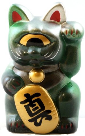 Mini Fortune Cat - Metallic Green w/ Black figure by Mori Katsura, produced by Realxhead. Front view.