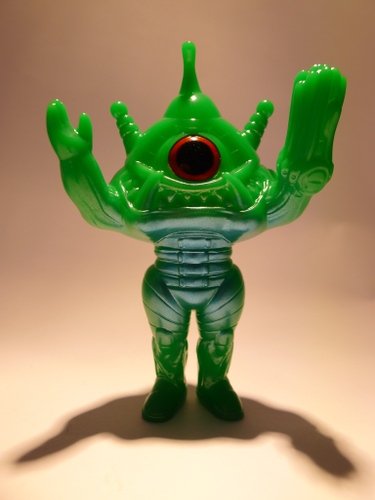 Invader Bigmouth (Shinjyuku Attack Color) figure, produced by Free Style. Front view.