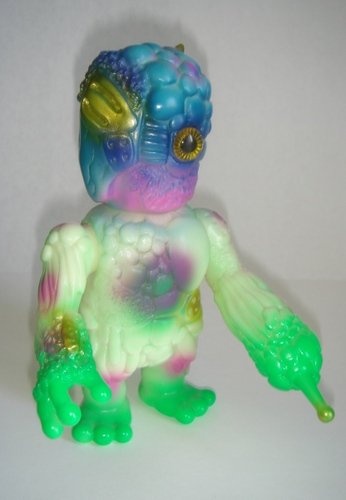 Mutant Chaos figure by Frank Kozik, produced by Realxhead. Front view.