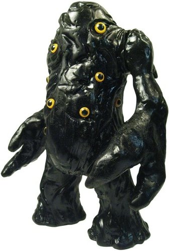Halloween Virus Krunk figure by Brian Mahony, produced by Guumon. Front view.
