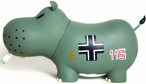 Wermacht Potamus 6 figure by Frank Kozik, produced by Toy2R. Front view.