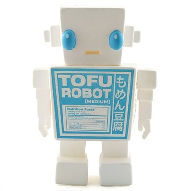 Tofu Robot medium figure by Kazuko Shinoka, produced by Spicy Brown. Front view.