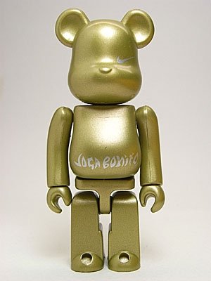 Joga Bonito Be@rbrick - Gold Original figure by Nike, produced by Medicom Toy. Front view.