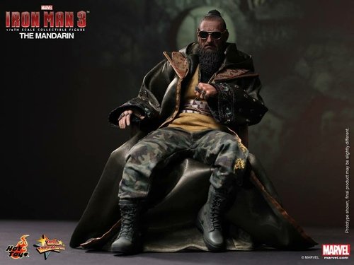 Iron Man 3 : The Mandarin figure, produced by Hot Toys. Front view.