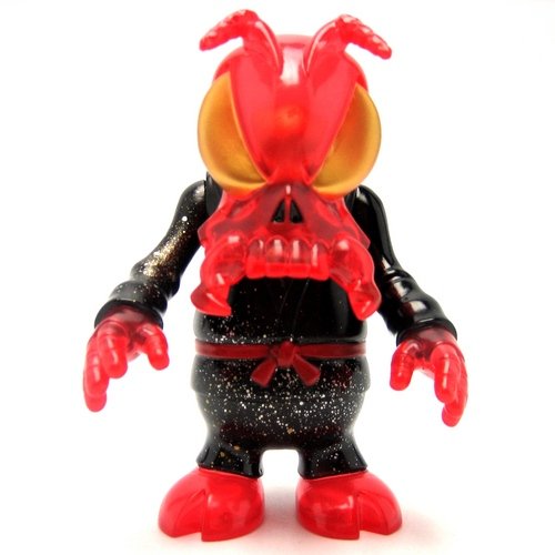 Skull Bee - Artoyz Exclusive  figure, produced by Secret Base. Front view.