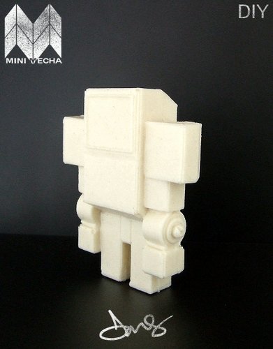 Mini Mecha Blank figure by Dms. Front view.