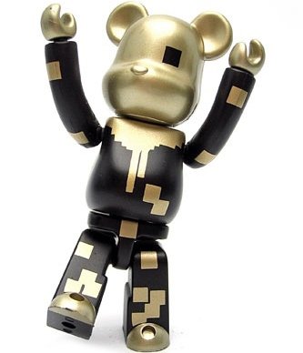 Be@rbrick Triiad figure by Mist Pour Triiad, produced by Medicom Toy. Front view.