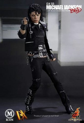 Michael Jackson Bad figure by Yulli, produced by Hot Toys. Front view.