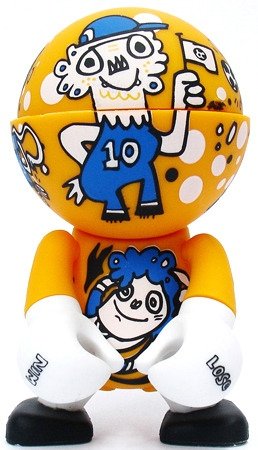 (Untitled)  figure by Jon Burgerman, produced by Play Imaginative. Front view.