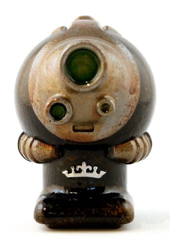 Green Eyed And Grumpy Reticle figure by Cris Rose, produced by Self Produced. Front view.
