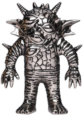 Neo Eyezon Metal Kaiju - Silver figure by Mark Nagata, produced by Toy Art Gallery. Front view.