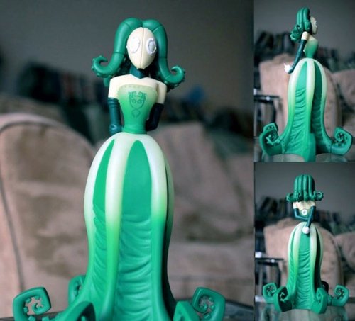 Bella Delamere - A Study In Emerald Chase figure by Doktor A, produced by Arts Unknown. Front view.