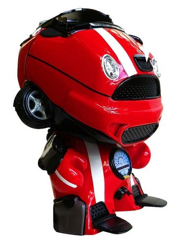 Munny Cooper S figure by Jan Calleja. Front view.