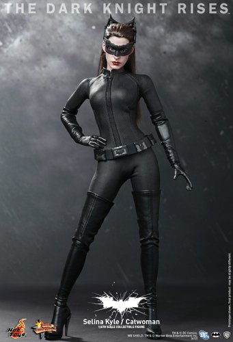 Selina Kyle / Catwoman figure by Kojun, produced by Hot Toys. Front view.