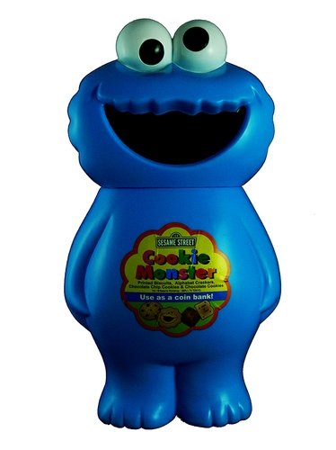Cookie Monster biscuit case figure. Front view.