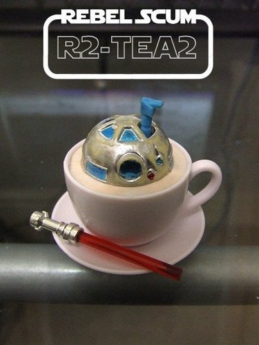 R2-Tea2 figure by The Rebel Scum, produced by Lunartik Ltd. Front view.