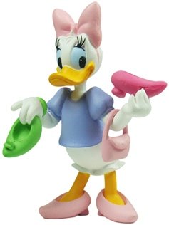 Daisy Duck Shopping figure by Disney, produced by Play Imaginative. Front view.
