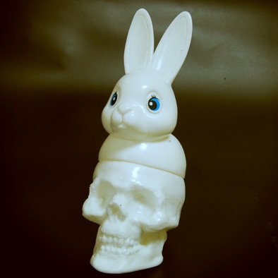Rabbit Blank White figure by Kikkake, produced by Kikkake. Front view.
