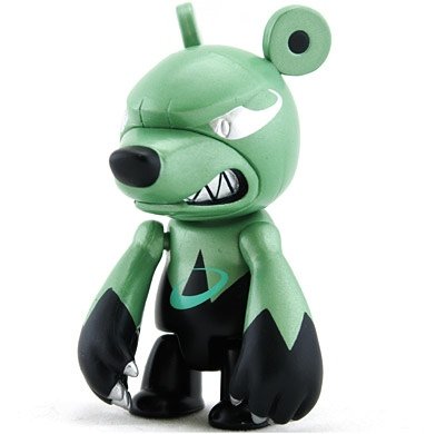 Wind Knucklebear figure by Touma, produced by Toy2R. Front view.