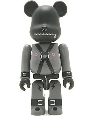 Toycon Junkie Be@rbrick 100% figure by Junkie, produced by Medicom Toy. Front view.