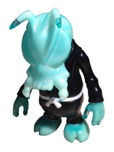 Skull Bee - Tiffany Blue G.I.D. Double Pour figure by Secret Base, produced by Secret Base. Front view.