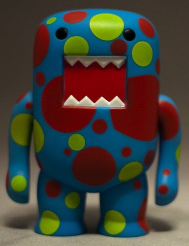  Deco Polka Dot DOMO figure, produced by Dark Horse. Front view.