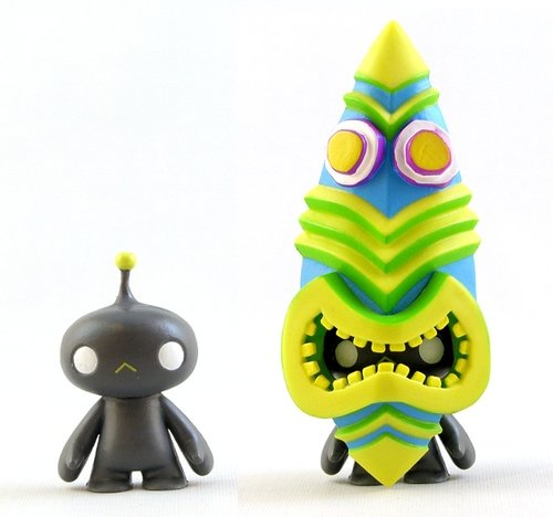 Gloo figure by Sprite Animation Studios, produced by Toynami. Front view.